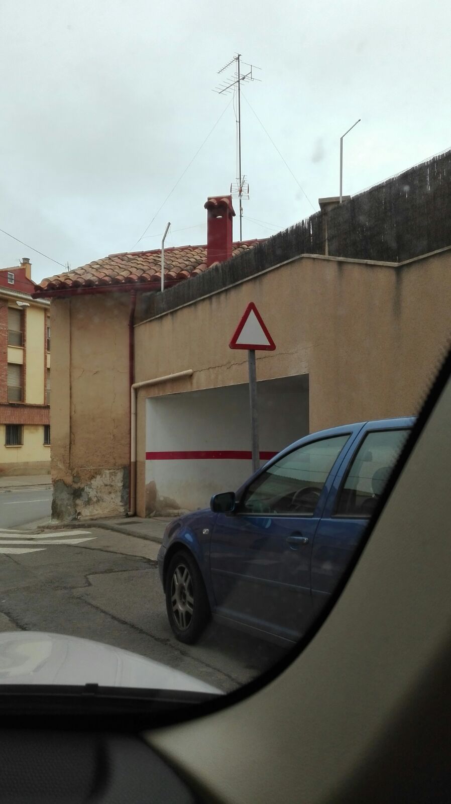 Denunciado el ayuntamiento de Teruel por poner el Ceda el Paso al revés.