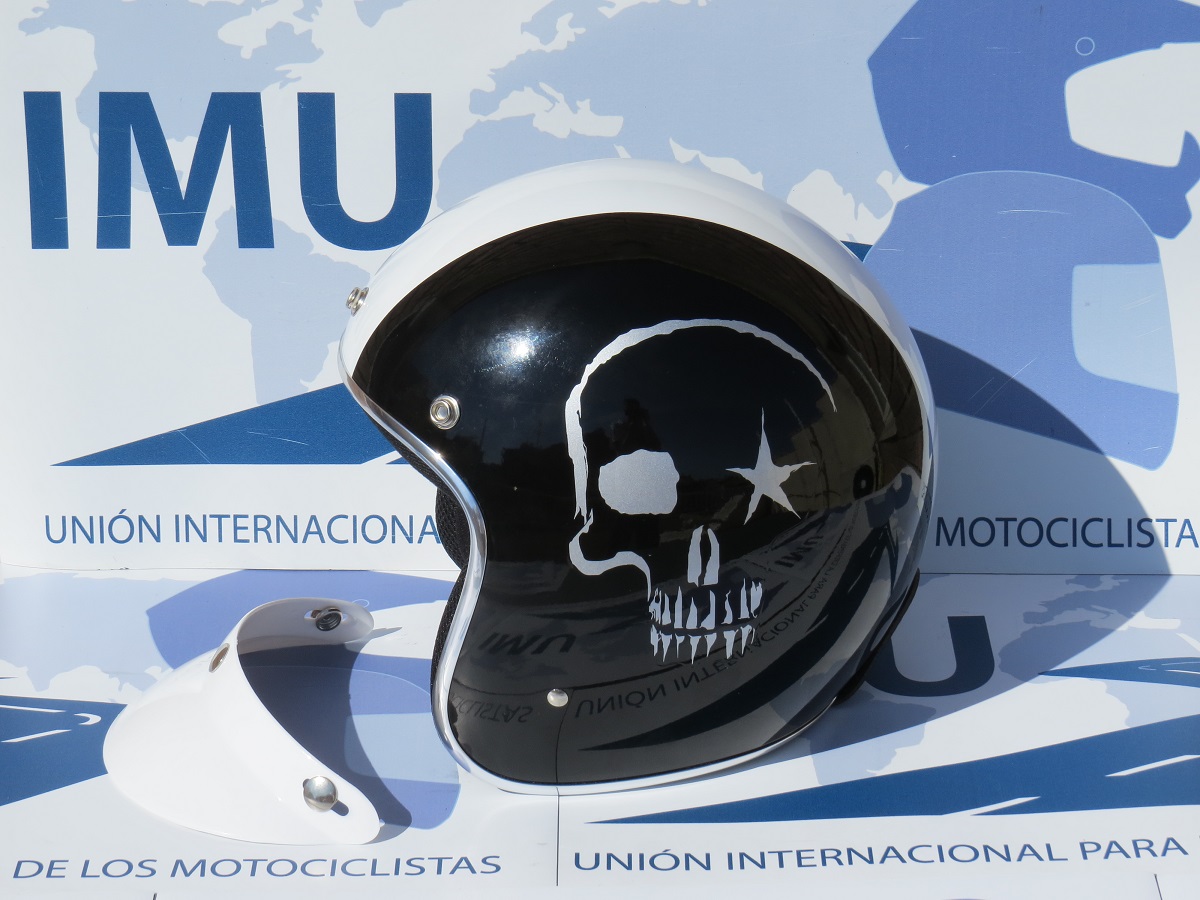 Cascos ilegales… obligados a poner “NO HOMOLOGADOS” en el “Motoh Barcelona”