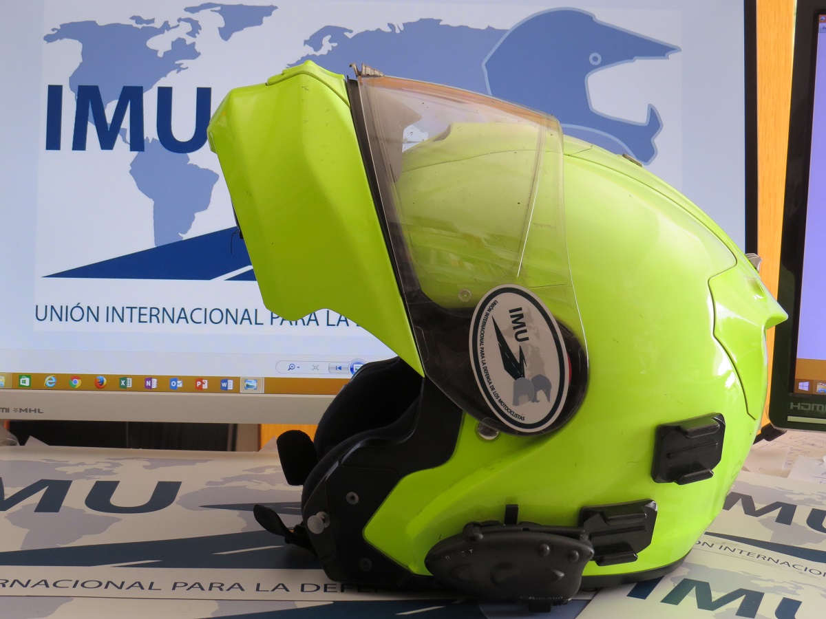 Llevar un casco modular con homologación “P” abierto es denunciable pero no detrae puntos