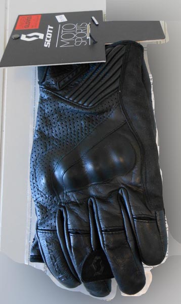 Guantes contaminados con Cromo VI
