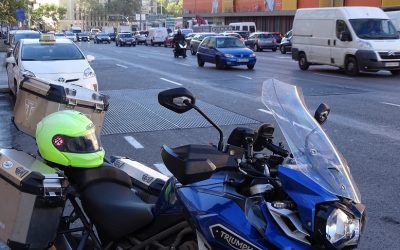 Madrid y sus planchas metálicas ilegales tiran constantemente a ciclistas y motoristas.