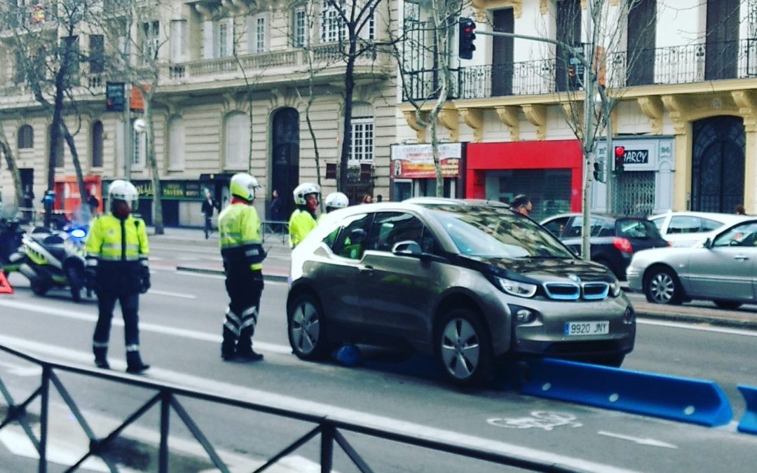 La ley no es para Madrid. Separadores carril bici.