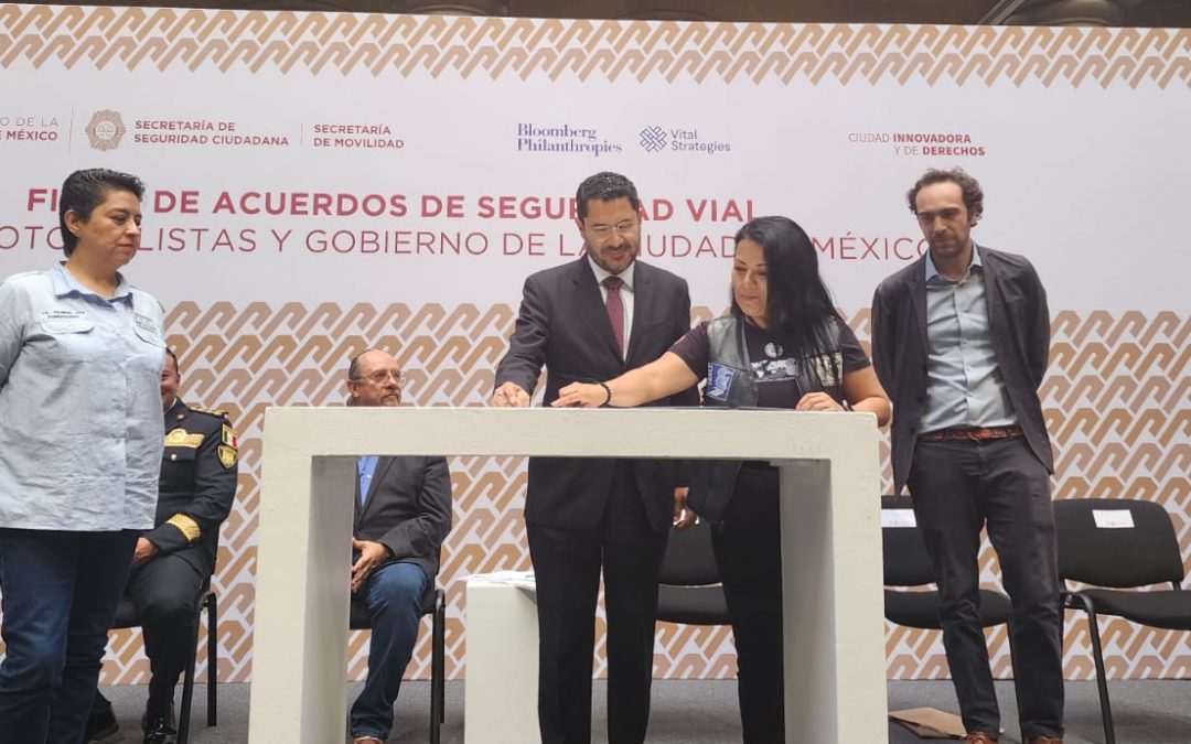 IMU Mexico: Firma de Acuerdos de Seguridad Vial entre motociclistas y el Gobierno de la CDMX
