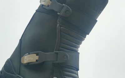 NUEVA DOTACIÓN DE BOTAS PARA LOS MONITORES DE LA ESCUELA TÉCNICA DE CONDUCCIÓN.